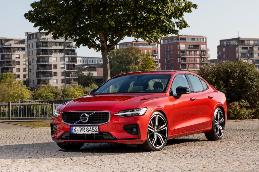  Volvo S60 T5 R-Design 2018 года  (WW) (фото 16 из 24)